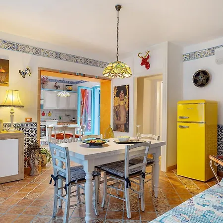 La Maison Des Artistes *