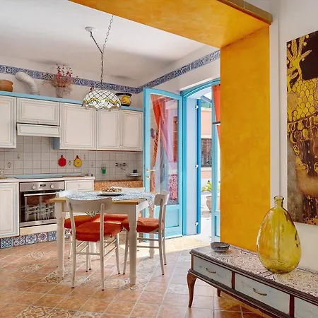 La Maison Des Artistes Apartment *